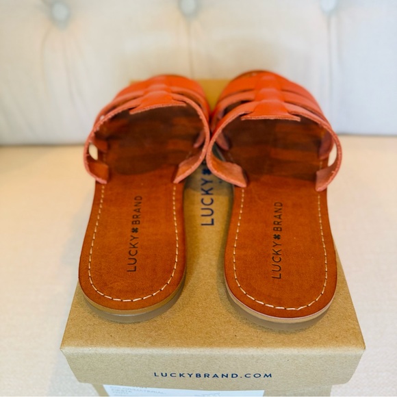 Lucky Brand Women NWT Lucky Brand Women’s Aisha Leather Open
Toe Casual Slide Sandals 7.5M-Fiesta